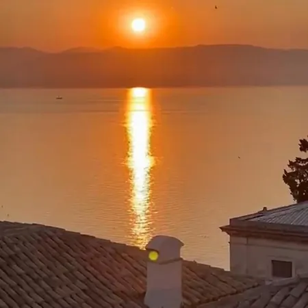Ro 3fl Penthouse, Old Town Corfu アパート